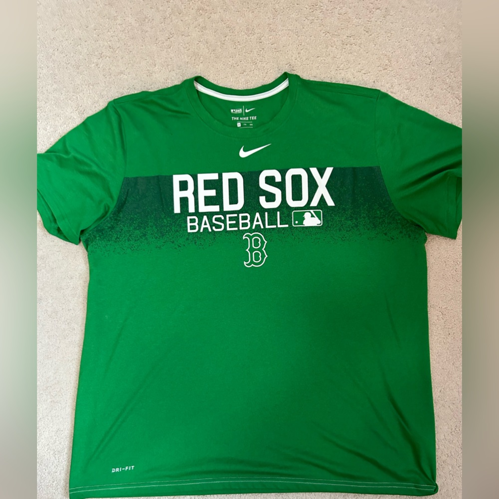 Green Nike Boston Red Sox T-Shirt. XXL